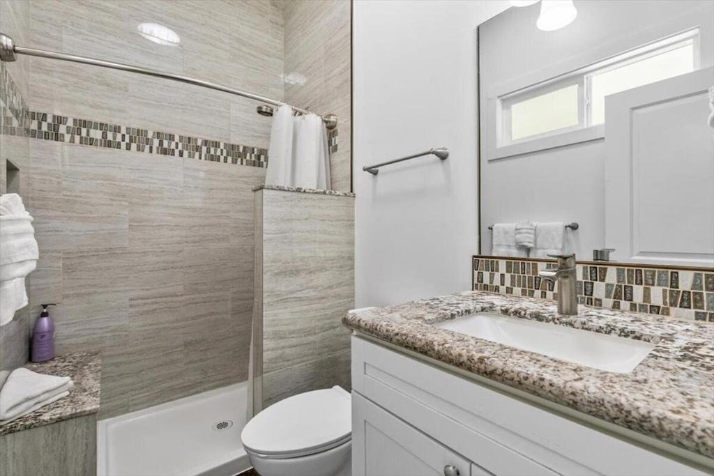 Photo of Bathroom in Wailuku