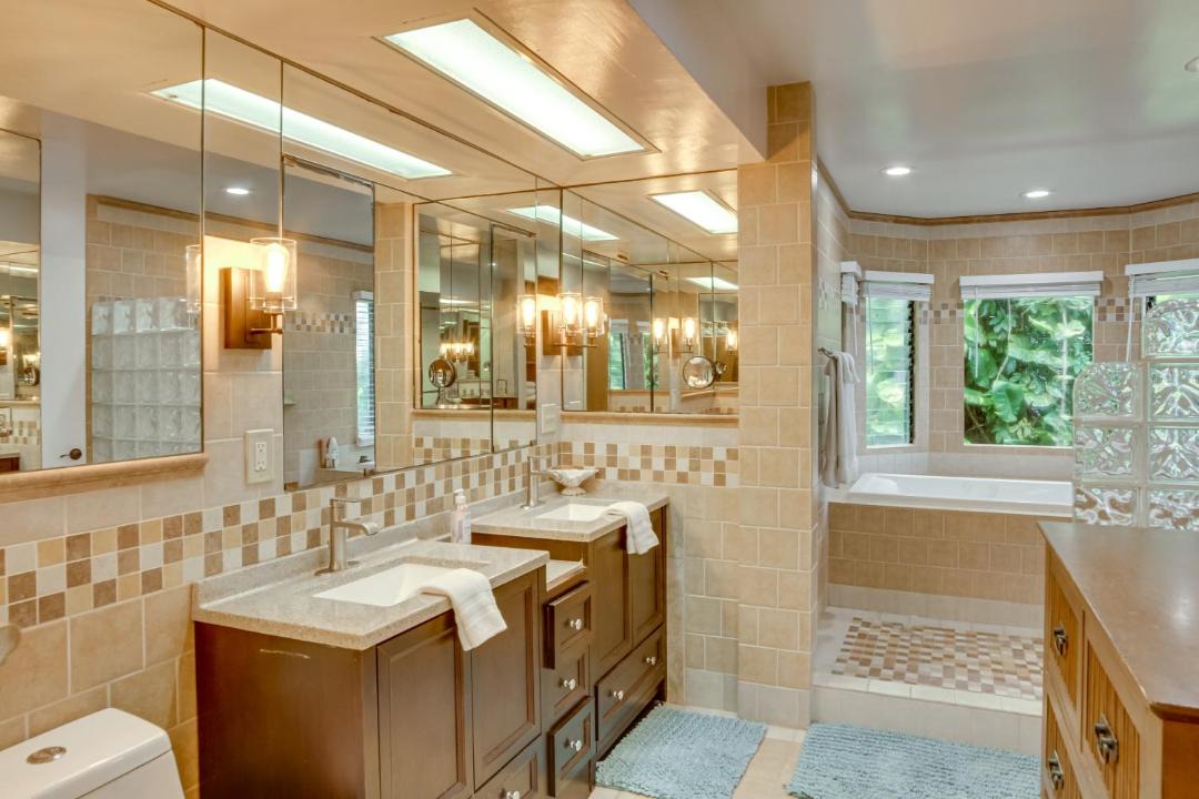 Photo of Bathroom in Hilo