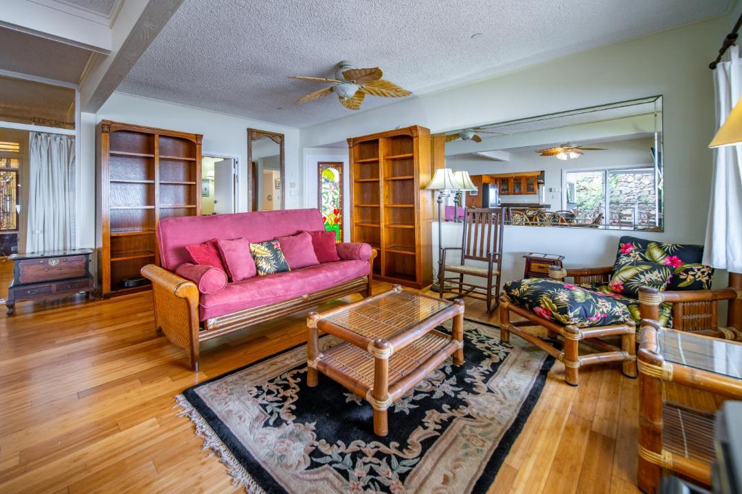 Photo of Livingroom in Historic Lahaina Front Street