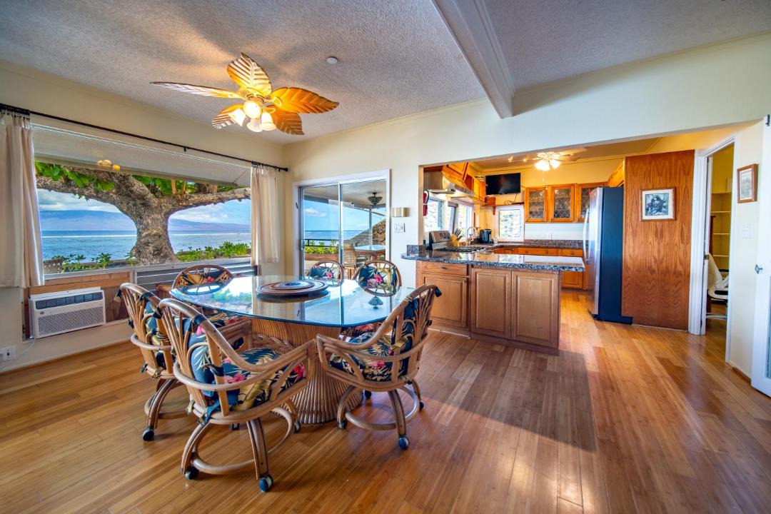 Photo of Livingroom in Historic Lahaina Front Street