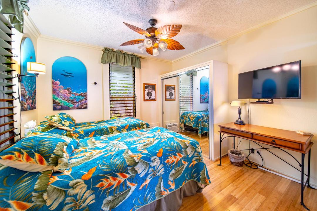 Photo of Bedroom in Historic Lahaina Front Street