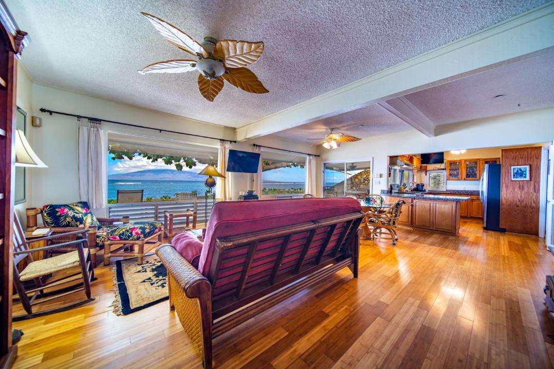 Photo of Livingroom in Historic Lahaina Front Street