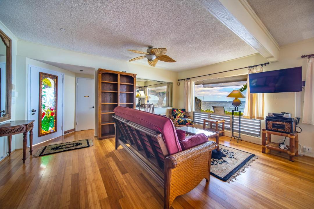 Photo of Livingroom in Historic Lahaina Front Street