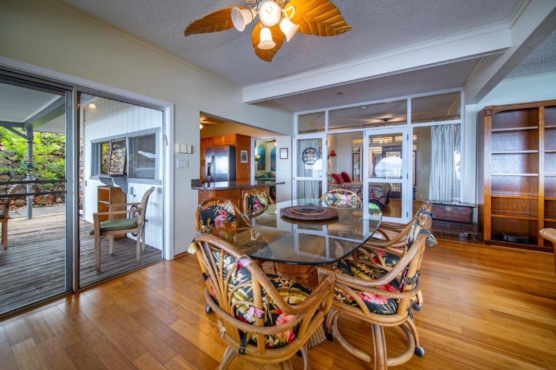 Photo of Livingroom in Historic Lahaina Front Street