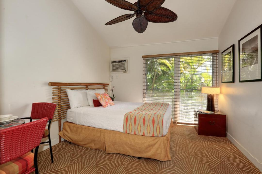 Photo of Bedroom in Historic Lahaina Front Street