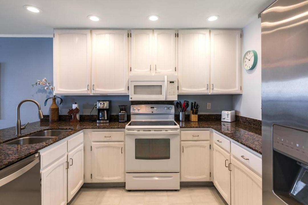 Photo of Kitchen in Kahaluu Bay