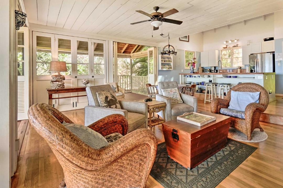 Photo of Livingroom in Maunaloa