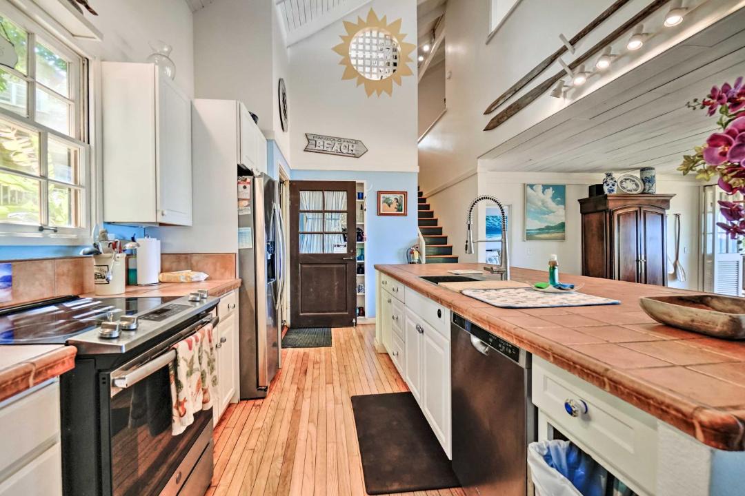 Photo of Kitchen in Maunaloa