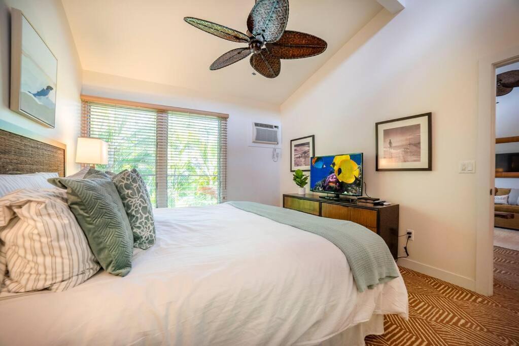 Photo of Bedroom in Historic Lahaina Front Street