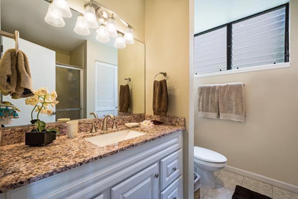 Photo of Bathroom in Kahaluu Bay