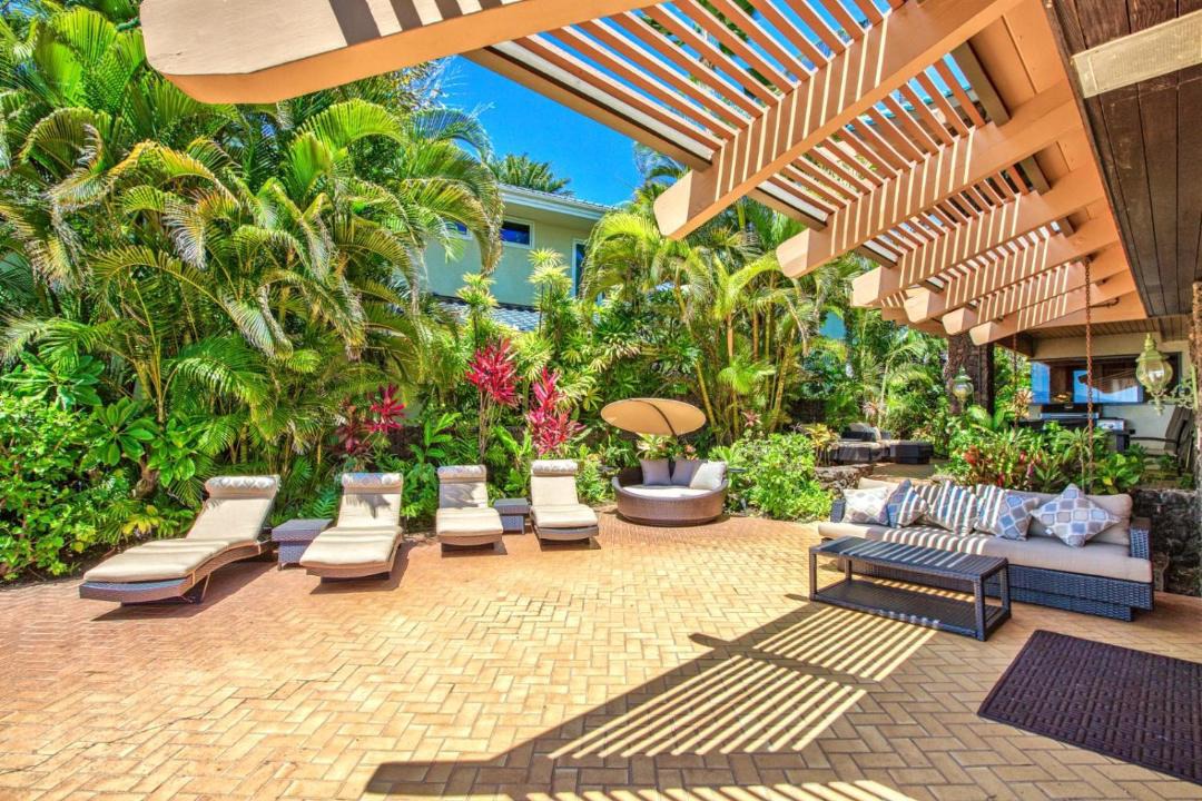 Photo of Patio Balcony in Historic Lahaina Front Street