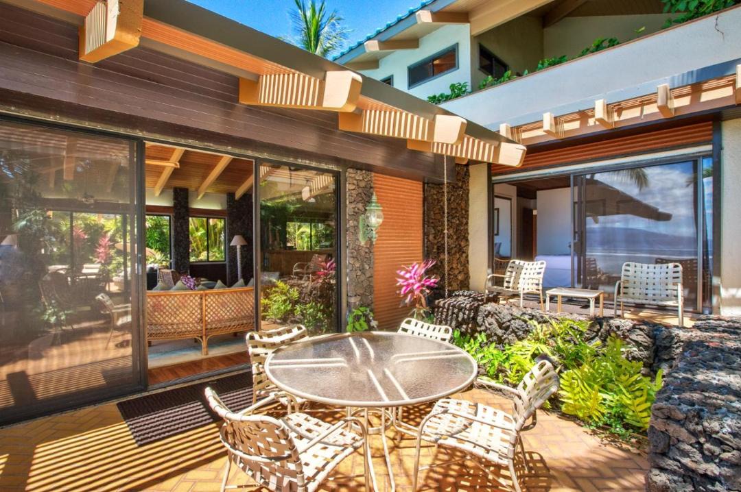 Photo of Patio Balcony in Historic Lahaina Front Street