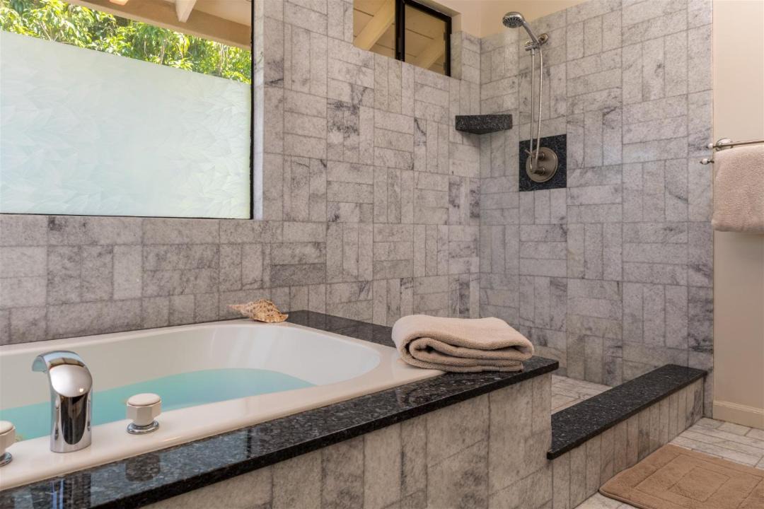Photo of Bathroom in Historic Lahaina Front Street