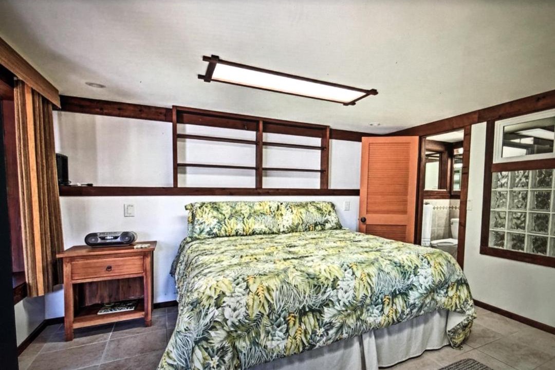 Photo of Bedroom in Kahaluu Bay