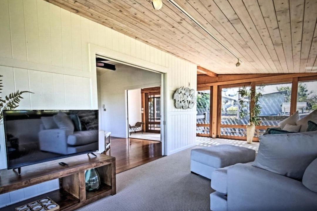 Photo of Livingroom in Kahaluu Bay