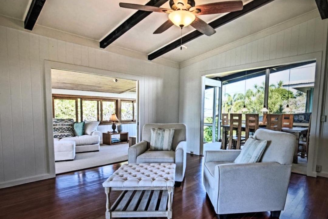 Photo of Livingroom in Kahaluu Bay