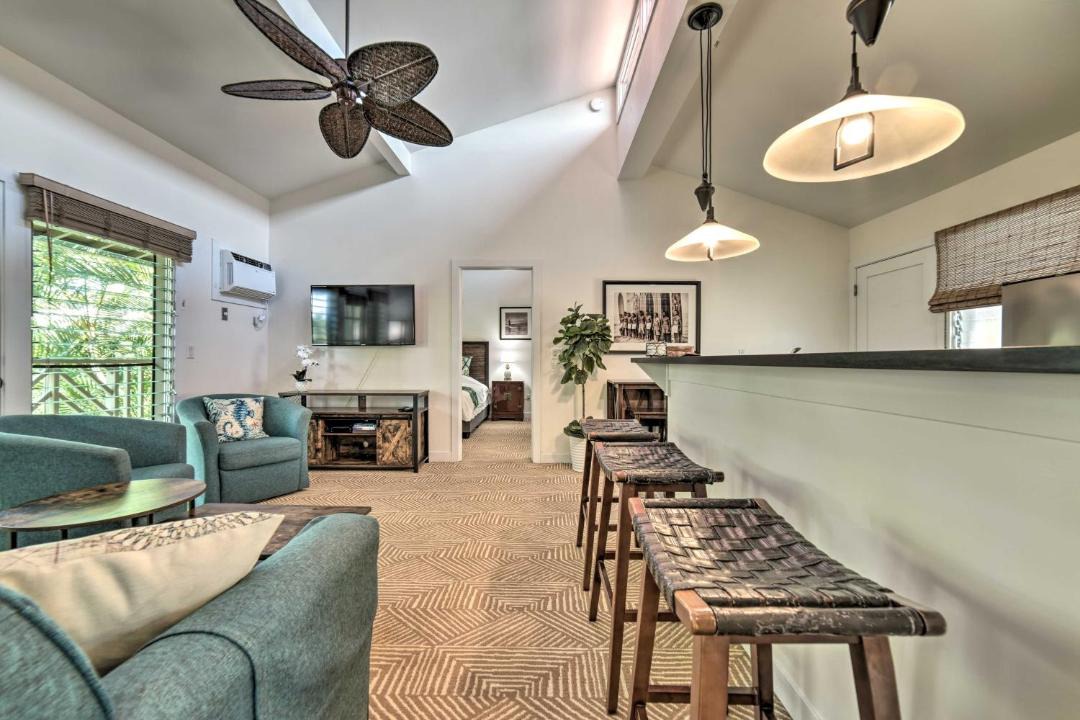 Photo of Livingroom in Historic Lahaina Front Street