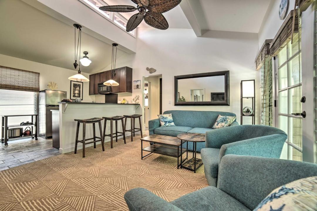 Photo of Livingroom in Historic Lahaina Front Street