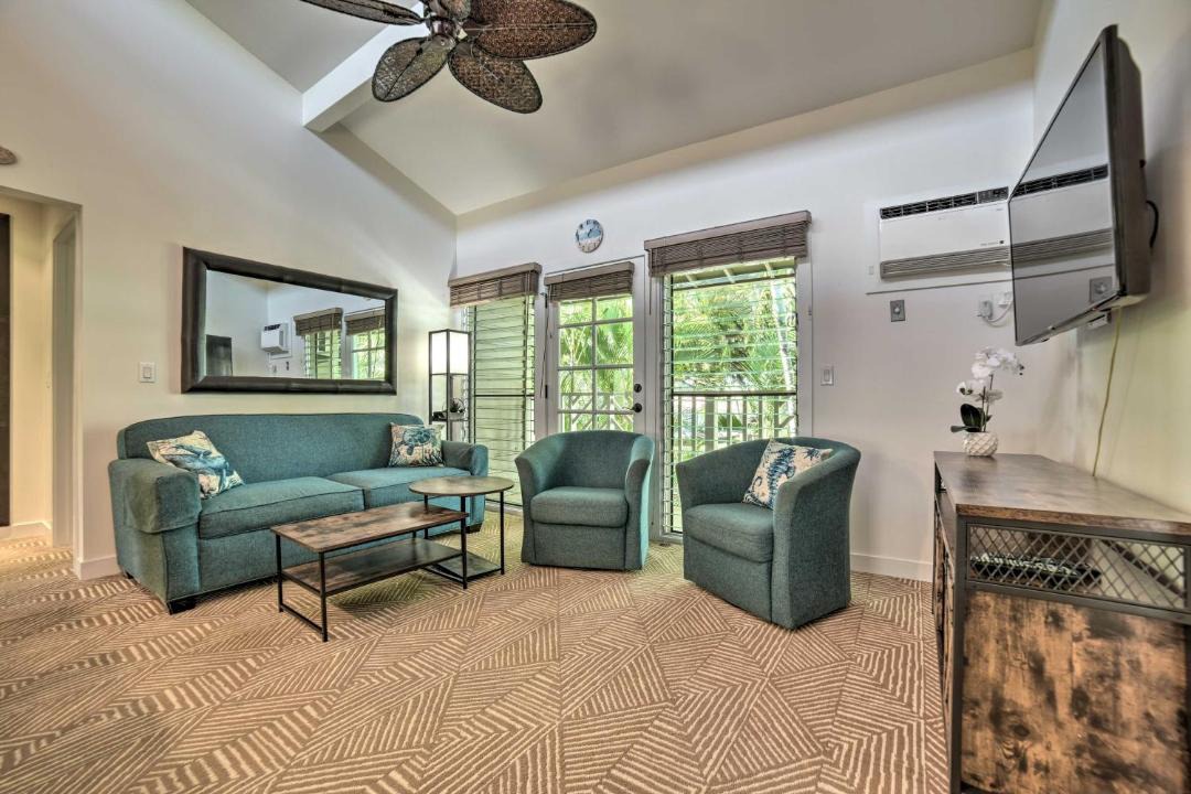 Photo of Livingroom in Historic Lahaina Front Street