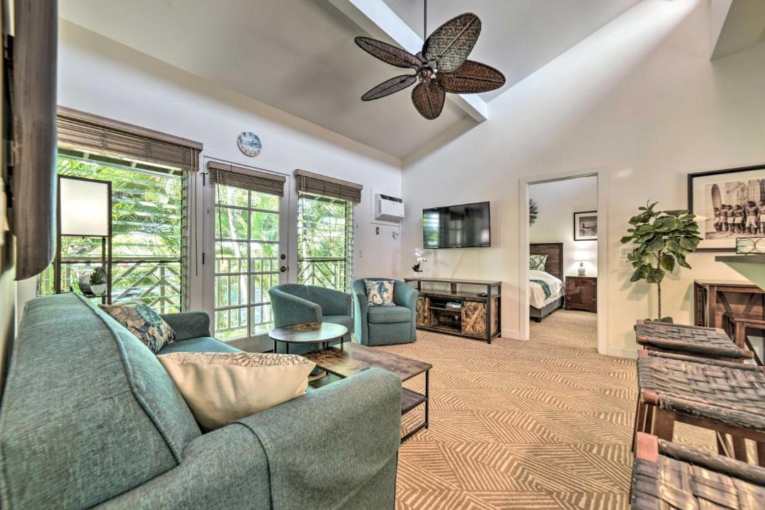 Photo of Livingroom in Historic Lahaina Front Street