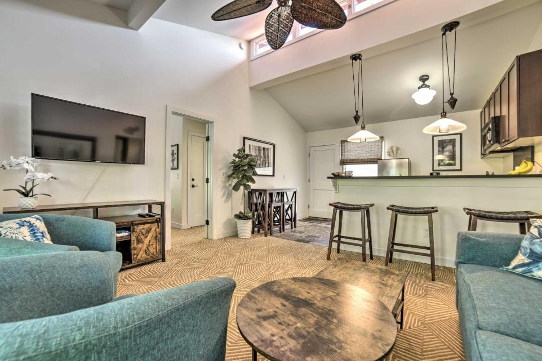 Photo of Livingroom in Historic Lahaina Front Street