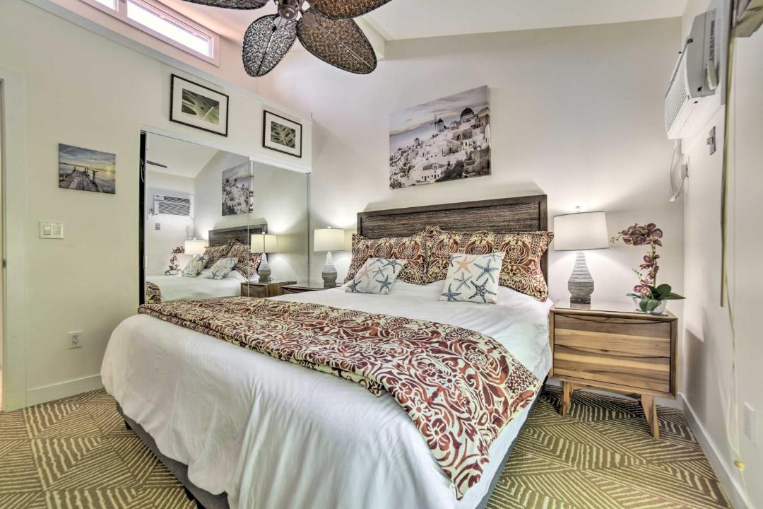 Photo of Bedroom in Historic Lahaina Front Street