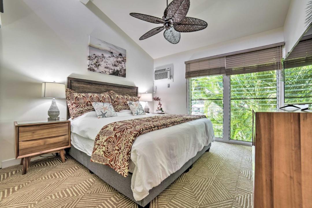 Photo of Bedroom in Historic Lahaina Front Street