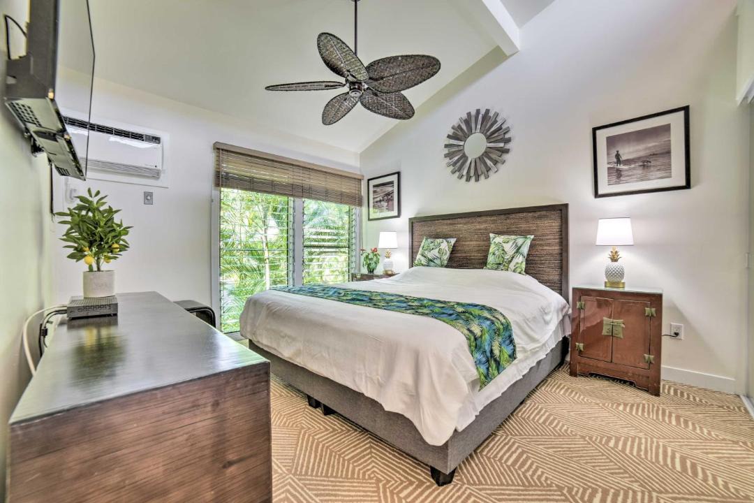 Photo of Bedroom in Historic Lahaina Front Street