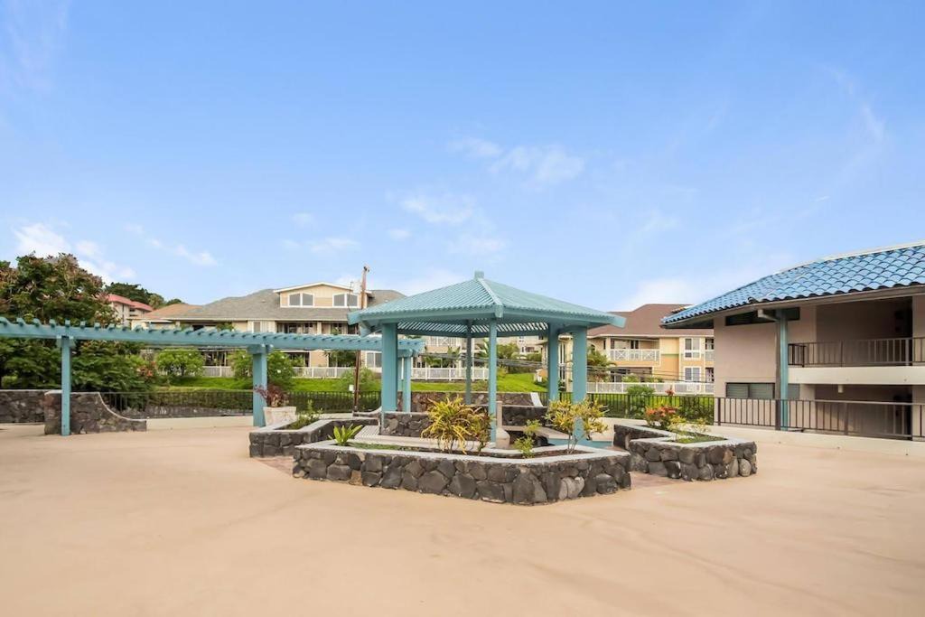 Photo of Buildings in Historic Kailua Village