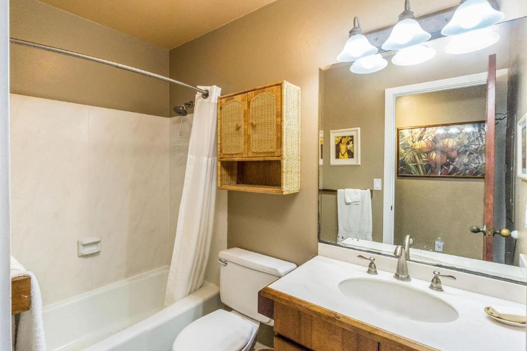 Photo of Bathroom in Historic Kailua Village