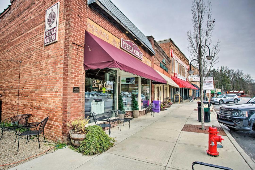 Photo of Others in Saluda