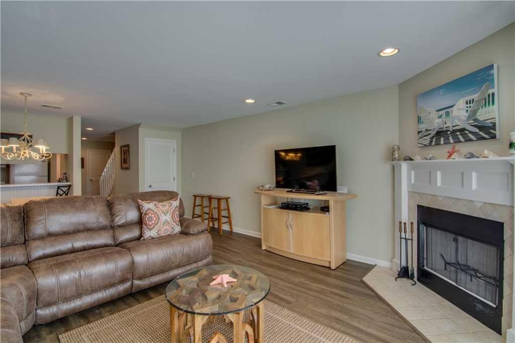 Photo of Livingroom in Pelican Bay