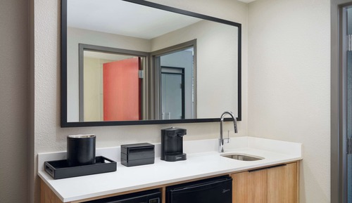 Suite, 1 King Bed, Accessible, Bathtub