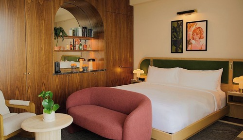 Suite, 1 King Bed, Patio