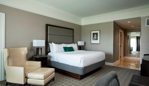 Executive Room, 1 King Bed, Balcony, Park View (Mobility Accessible, Tub)