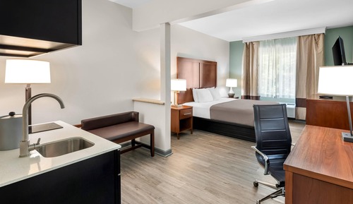 Suite, 1 King Bed, Non Smoking