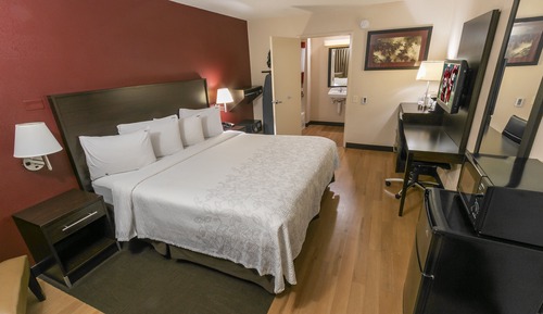 Deluxe Room, 1 King Bed, Accessible (Smoke Free)