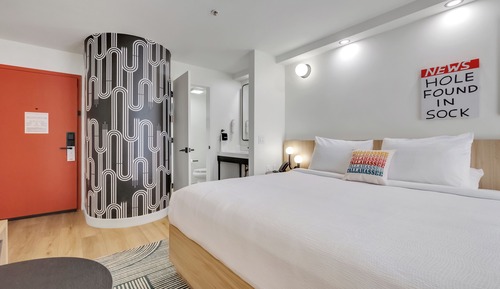 Standard Room, 1 King Bed