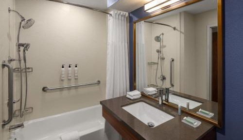 Queen Room with Two Queen Beds and Bath Tub - Mobility Accessible
