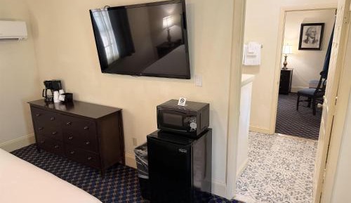 Two-Bedroom Suite with Two King Beds - Non-Smoking