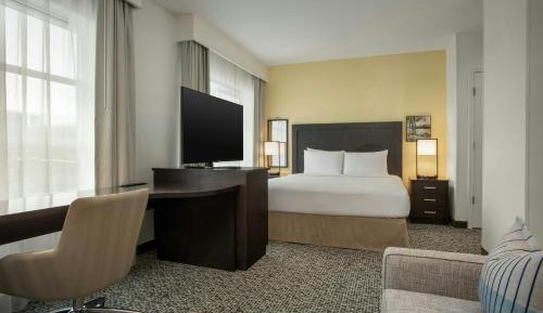 King Studio with Sofa Bed and Roll-in Shower - Mobility and Hearing Accessible