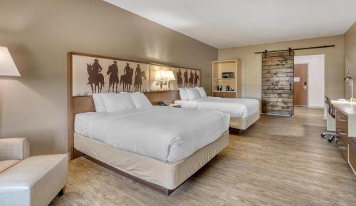 Queen Suite with Two Queen Beds