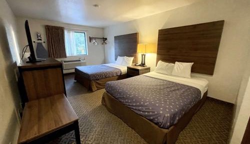 Queen Room with Two Queen Beds - Pet Friendly/Non-Smoking