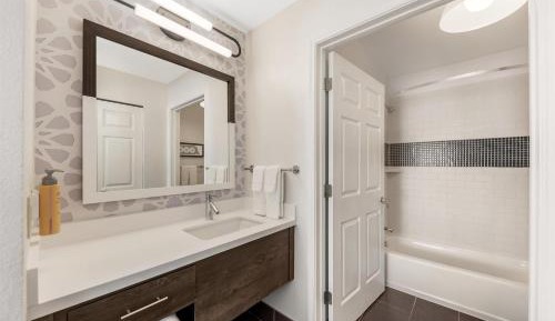 One-Bedroom Suite with Two Double Beds