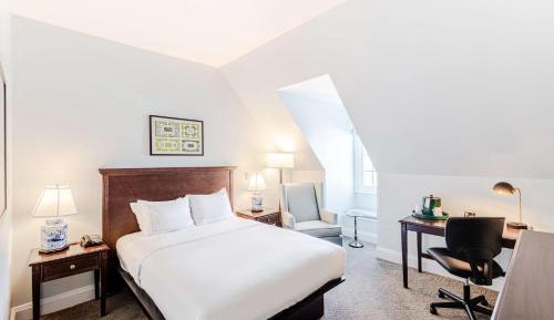 Deluxe Queen Room