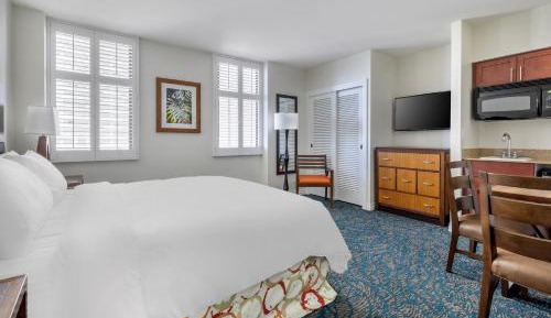 LAGOON TOWER STUDIO WITH KITCHENETTE