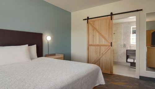 One-Bedroom King Suite - Non-Smoking