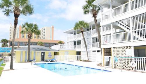 Apartment with Pool View 