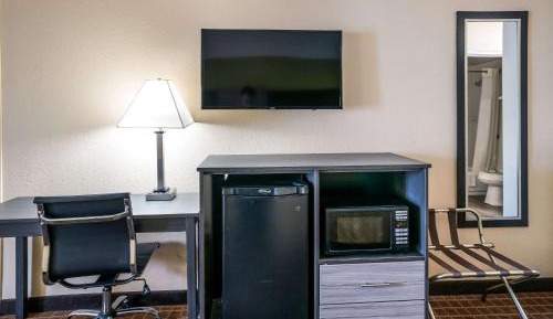 King Suite with Two Person Sofa Bed - Non-Smoking