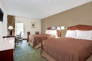 Queen Room with Two Queen Beds - Smoking